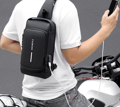 Outdoorly - Wiederaufladbare Brusttasche @Anti-Diebstahl