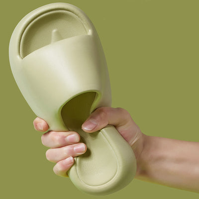 Outdoorly - Laufende Wolken - Weiche Slippers für drinnen und draußen